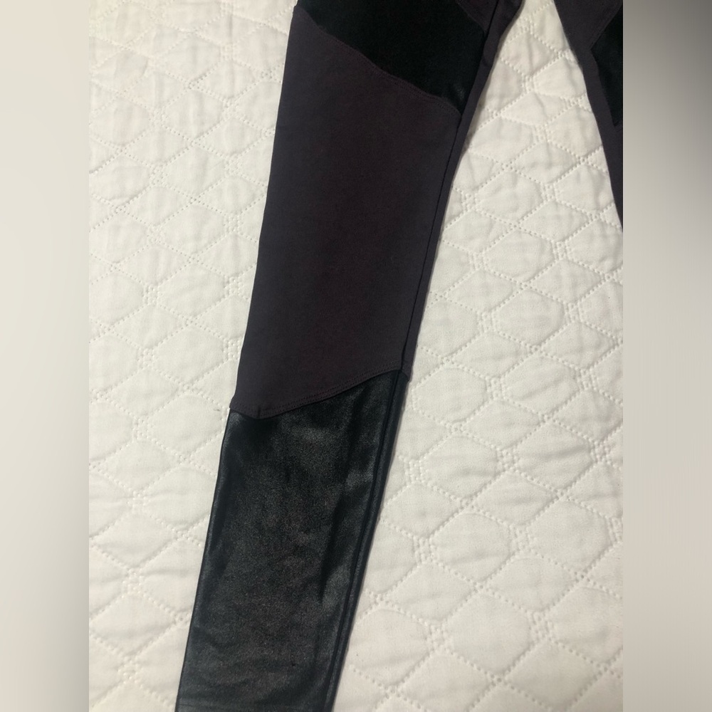 Koral Forge High Rise Legging in Dark Plum and Black - Picture 2 of 7